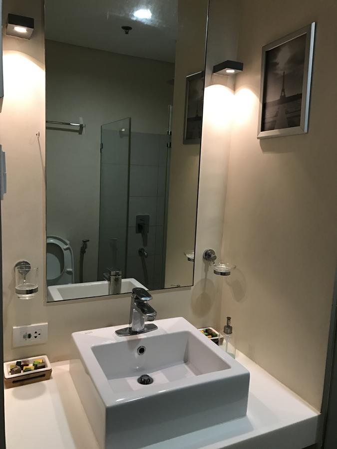 Creys Condo At Pico De Loro Cove Nasugbu Exterior photo