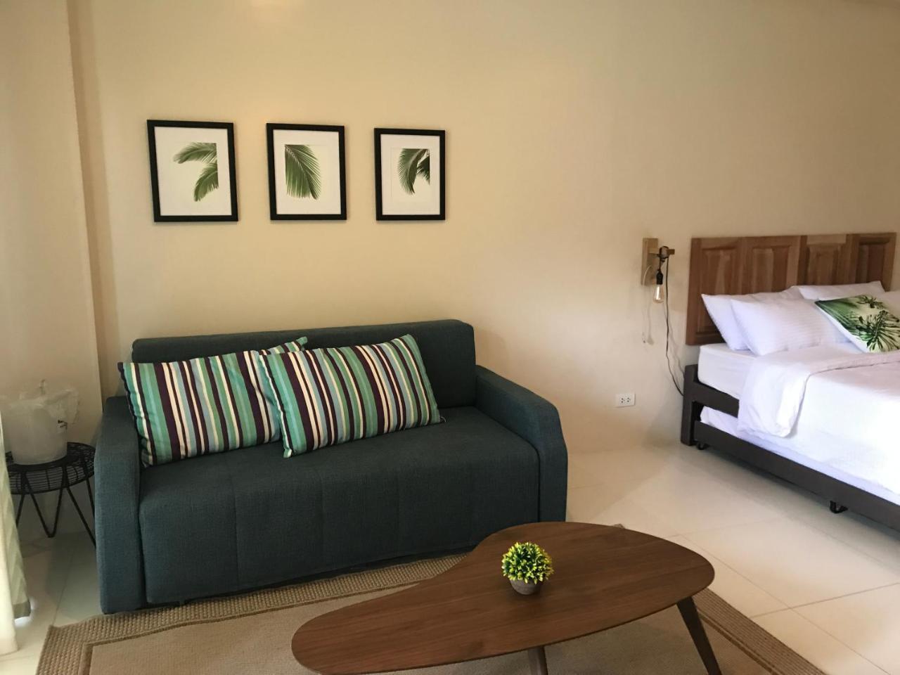 Creys Condo At Pico De Loro Cove Nasugbu Exterior photo