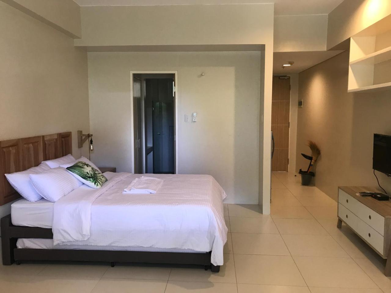 Creys Condo At Pico De Loro Cove Nasugbu Exterior photo